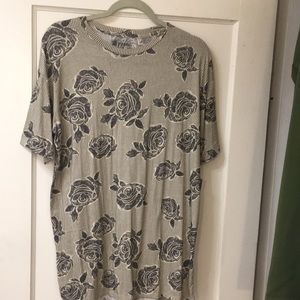 Lularoe patrick size med Roses